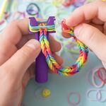 Product AS HappiHobbi: Her World - Fashion -Plexi Flexi Stitch Θήκη 2400 Λαστιχάκια & 12 Αξεσουάρ (Random) (1080-25578) Random thumbnail image