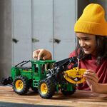 Product LEGO® Technic: Μετατοπιστής Κορμών Ξυλείας John Deere 948L-II (42157) thumbnail image