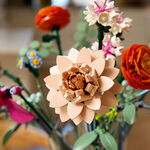 Product LEGO® Botanical Collection: Όμορφο Μπουκέτο με Ροζ Λουλούδια (10342) thumbnail image