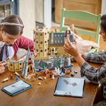 Product LEGO® Harry Potter™: Κάστρο του Χόγκουαρτς: Ο Κύριος Πύργος (76454) thumbnail image