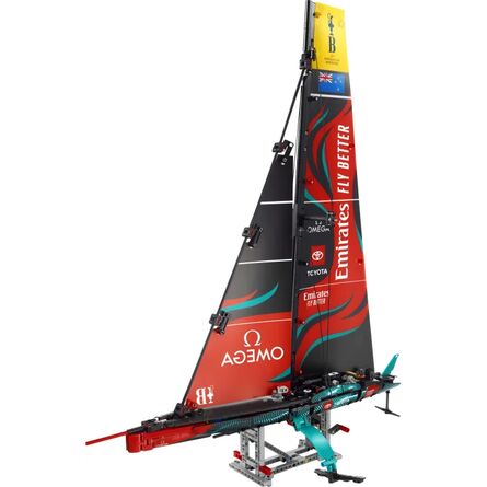 LEGO® Technic: Γιωτ Emirates Team New Zealand AC75 (42174)