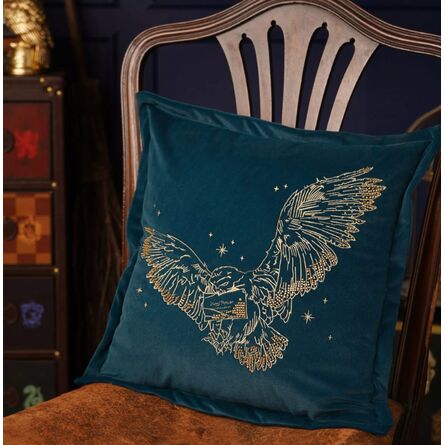 Harry Potter Alumni Velvet Cushion   Hedwig