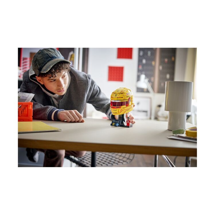 Product LEGO® Editions™: Scuderia Ferrari HP Lewis Hamilton Helmet (43022) image