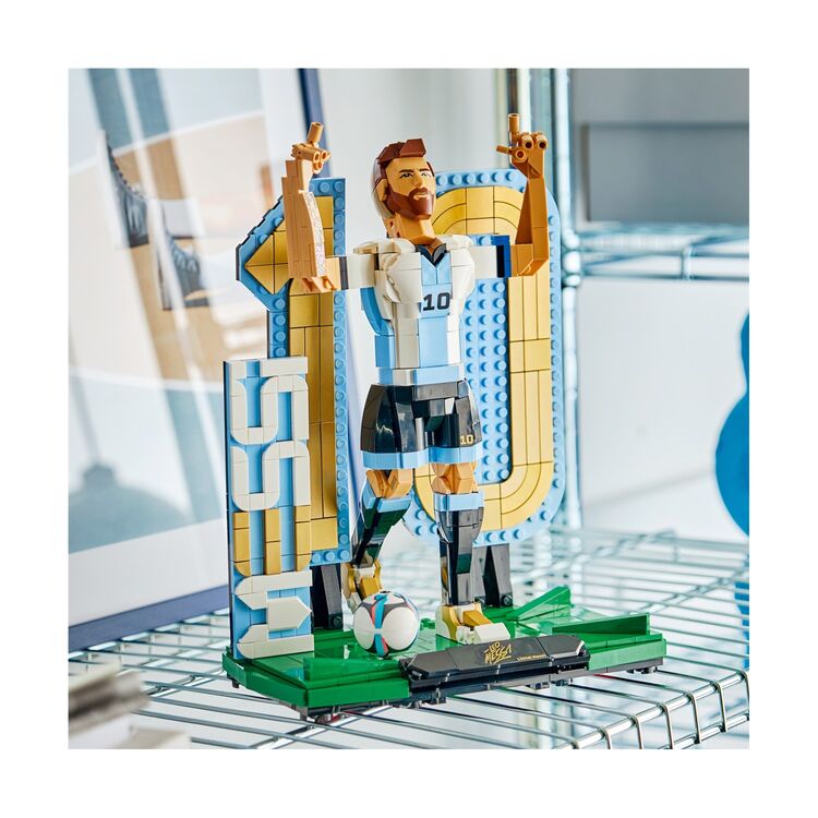 Product LEGO® Editions™: Lionel Messi – Football Legend (43015) image