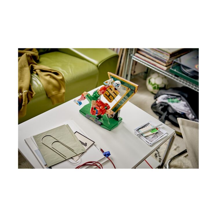 Product LEGO® Editions™: Cristiano Ronaldo – Football Legend (43016) image