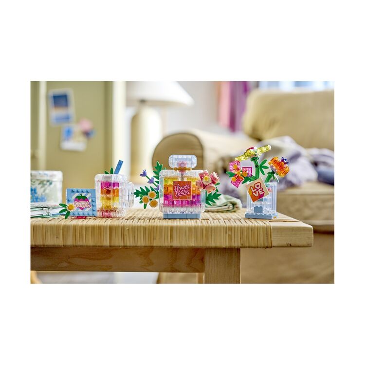 Product LEGO® Creator 3-in1: Floral Decor Perfume Bottle (31383) image