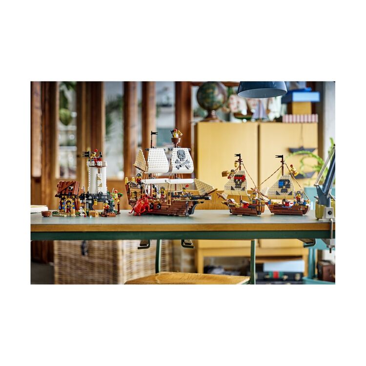 Product LEGO® Creator 3-in1: Iconic Pirate Ship (31387) image