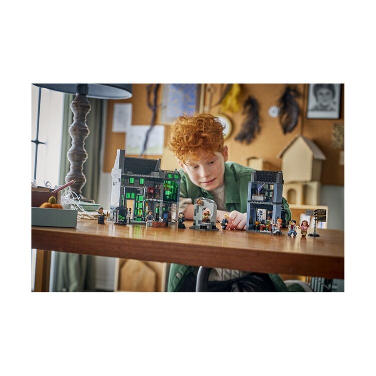 Product LEGO® Harry Potter™: Knockturn Alley™ Wizarding Shops (76471) image