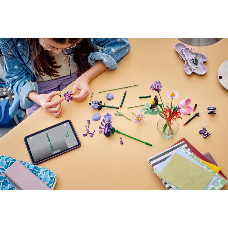 Product LEGO® Editions: Olivia Rodrigo's Flower Bouquet (11507) image