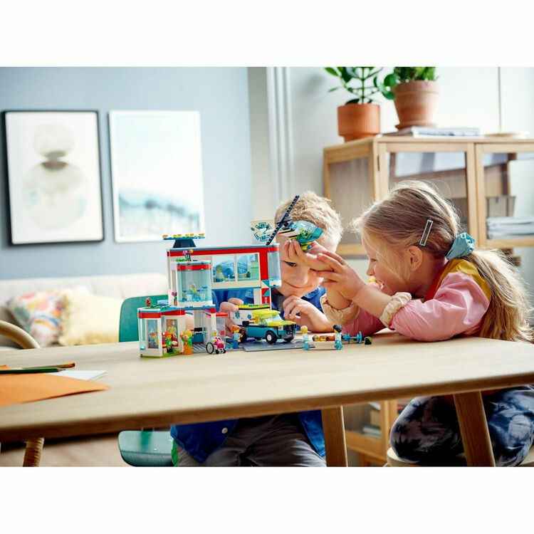 Product LEGO® City My City: Νοσοκομείο (60330) Μαζί με Πασχαλινή Λαμπάδα image