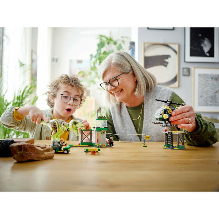 Product LEGO® Jurassic World™ Dominion: Απόδραση Δεινόσαυρου T. Rex (76944) Μαζί με Πασχαλινή Λαμπάδα image