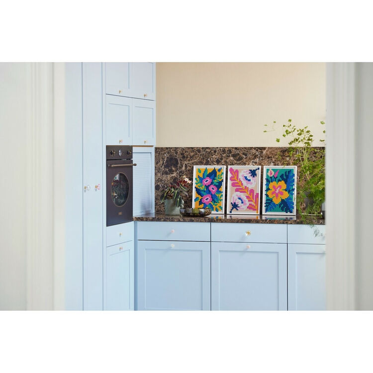 Product LEGO® Art: Floral (31207) Along with an Easter Candle image