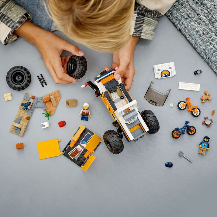 Product LEGO® City: Περιπέτειες με Οχήματα 4x4 Εκτός Δρόμου (60387) Μαζί με Πασχαλινή Λαμπάδα image