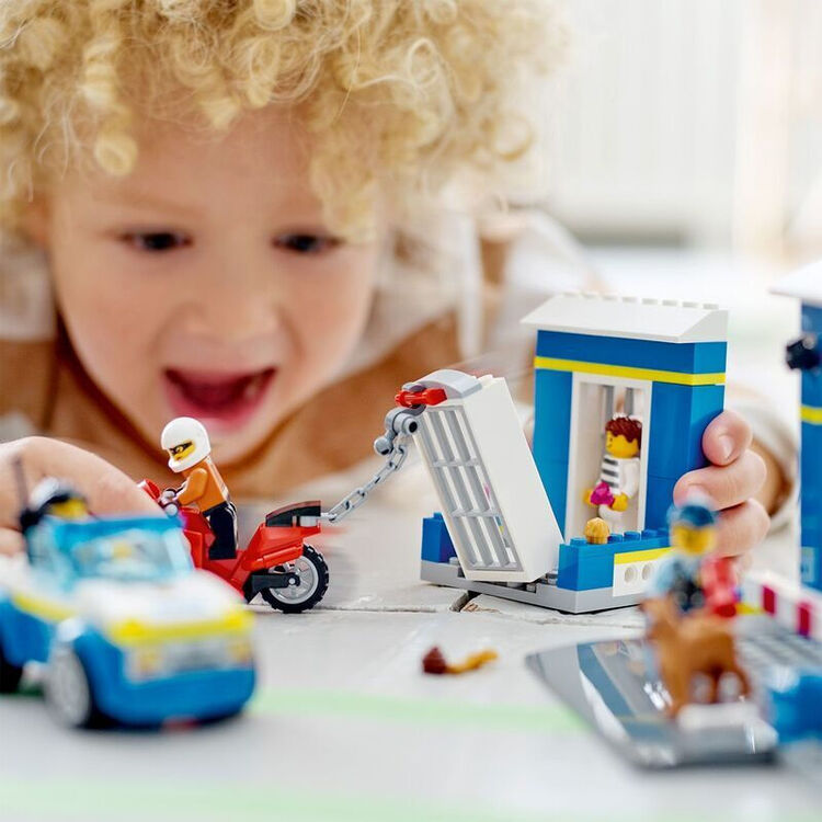 Product LEGO® City: Police Station Chase (60370) image
