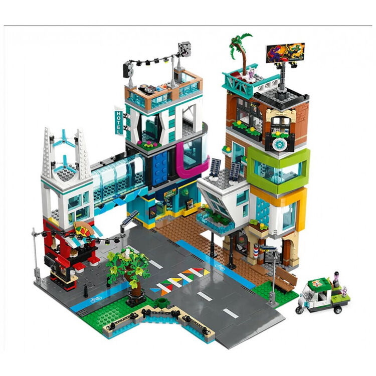 Product LEGO® City: Το Κέντρο της Πόλης (60380) image