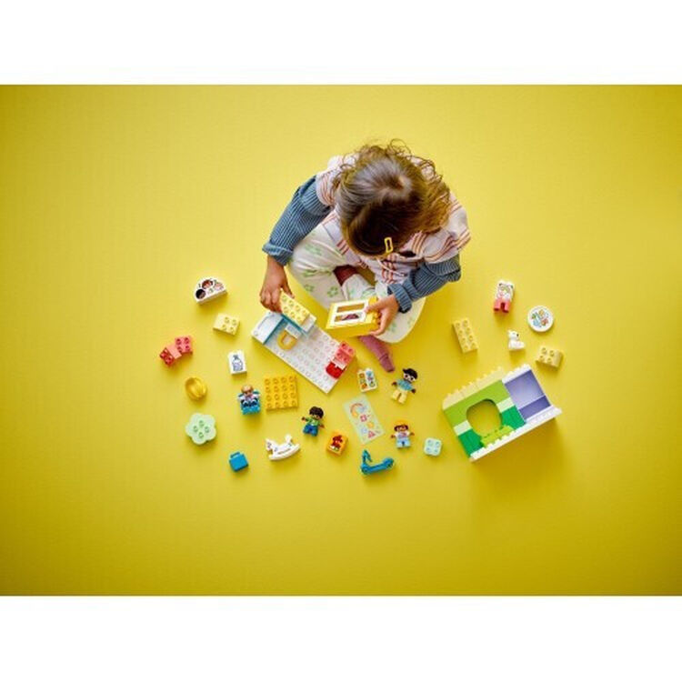 Product LEGO® DUPLO®: Town Η Ζωή στον Παιδικό Σταθμό (10992) image