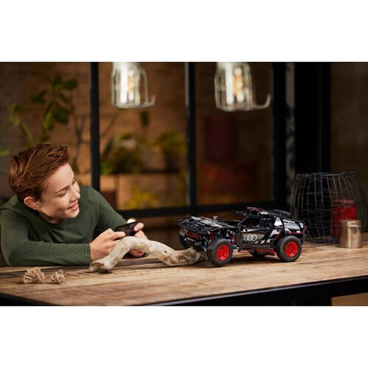 Product LEGO® Technic: Audi RS Q e-tron (42160) image