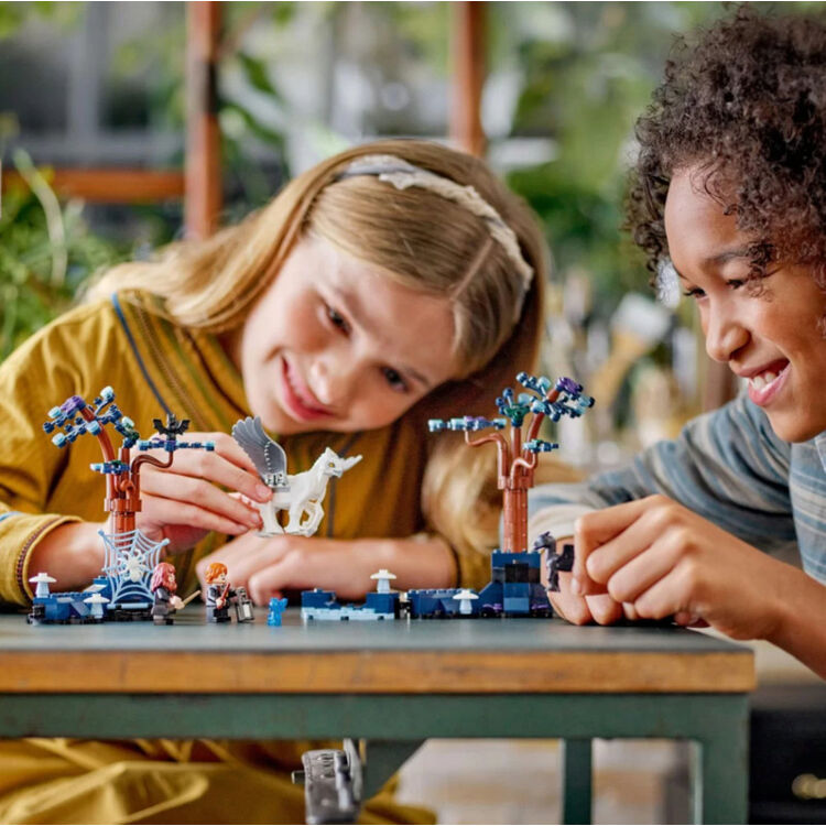 Product LEGO® Harry Potter™: Το Απαγορευμένο Δάσος: Μαγικά Πλάσματα (76432) Μαζί με Πασχαλινή Λαμπάδα image