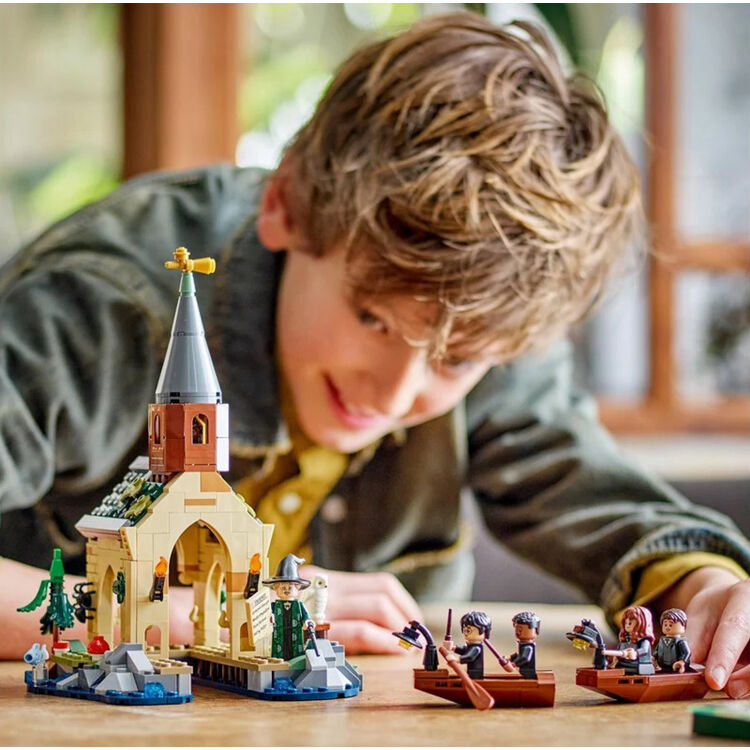 Product LEGO® Harry Potter™: Λεμβοστάσιο του Κάστρου του Χόγκουαρτς™ (76426) image