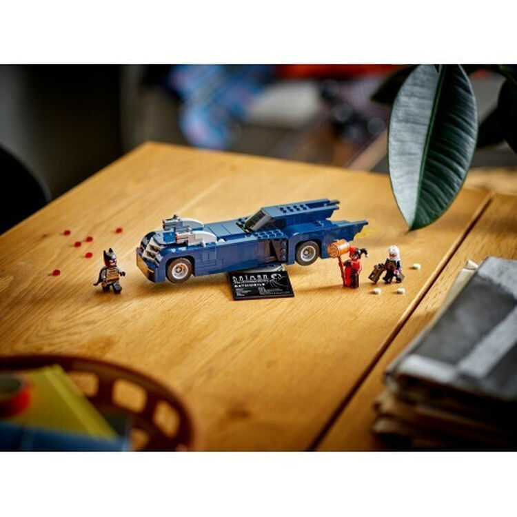 Product LEGO® DC Batman™: Ο Μπάτμαν με το Μπάτμομπιλ™ εναντίον Χάρλεϊ Κουίν™ και Μίστερ Φριζ™ (76274) image