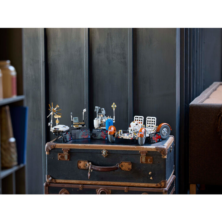 Product LEGO® Technic: Σεληνιακό Όχημα Περιπλάνησης NASA Apollo - LRV (42182) image