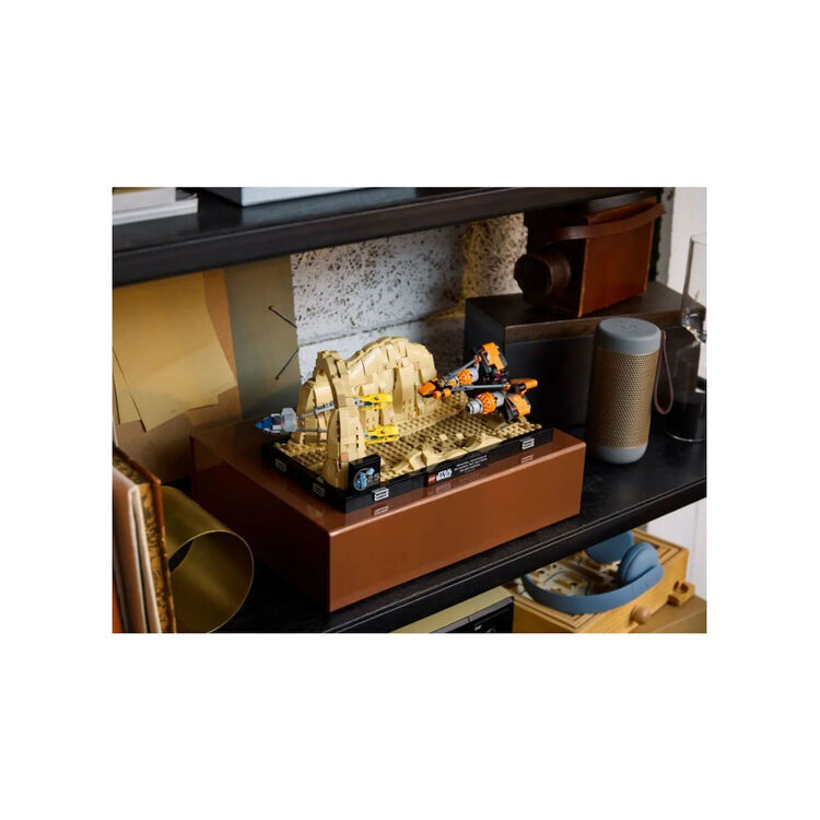 Product LEGO® Disney: Star Wars™ Mos Espa Podrace™ (75380) image