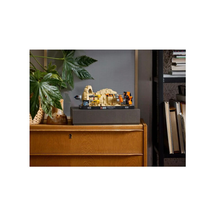 Product LEGO® Disney: Star Wars™ Mos Espa Podrace™ (75380) image