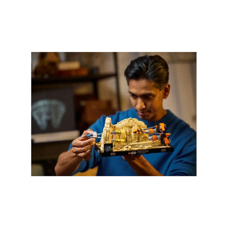 Product LEGO® Disney: Star Wars™ Mos Espa Podrace™ (75380) image