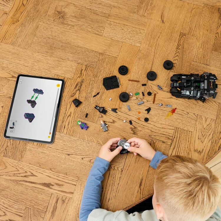 Product LEGO® DC Batman™: Tumbler Μπάτμαν εναντίον Διπρόσωπου™ & Τζόκερ™ (76303) image