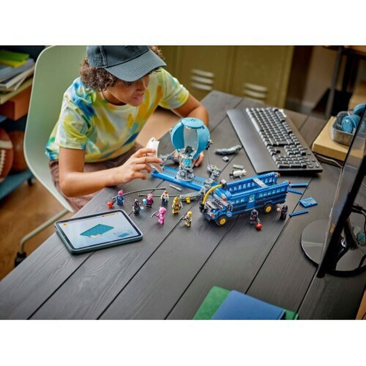 Product LEGO® Fortnite®: Battle Bus (77073) image