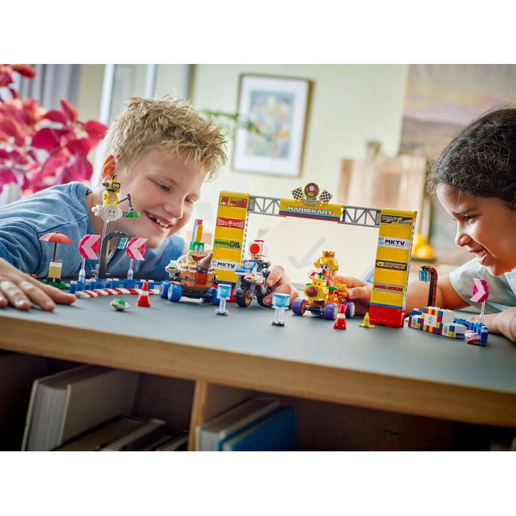 Product LEGO® Super Mario™: Mario Kart™ – Baby Peach & Σετ Γκραν Πρι (72036) image
