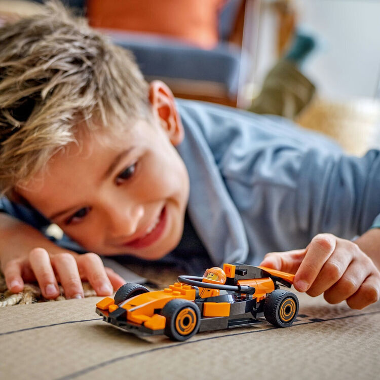 Product LEGO® City: Οδηγός F1® με Αγωνιστικό Αυτοκίνητο McLaren (60442) image