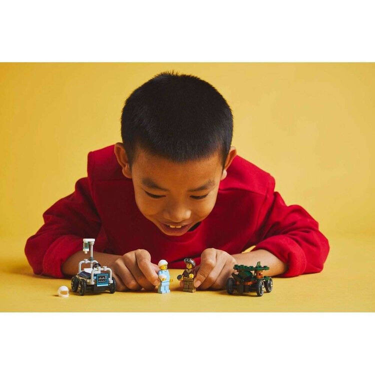 Product LEGO® City: Πακέτο Αγωνιστικών Αυτοκινήτων - Αεροπλάνο vs. Νοσοκομειακό Κρεβάτι (60459) image