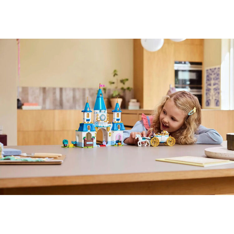 Product LEGO® Disney Princess: Το Κάστρο & η Άμαξα με Άλογα της Σταχτοπούτας (43275) image