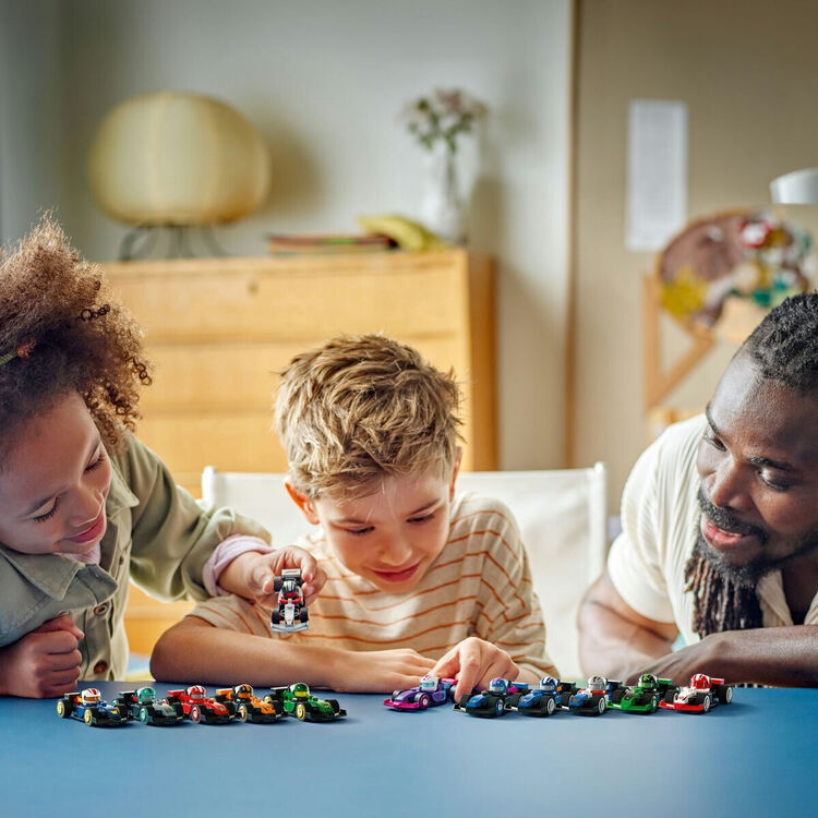 Product LEGO® Lego Minifigures: F1® Collectible Race Cars (71049) Random Pick image