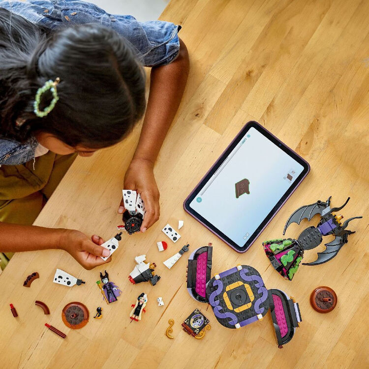 Product LEGO® Disney Classic: Villains Τα Φορέματα της Maleficent και της Κρουέλα ντε Βιλ (43262) image