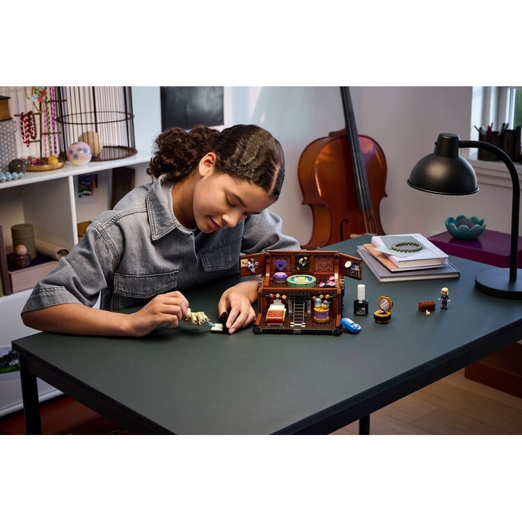 Product LEGO® Wednesday: Thing's Apartment (76785) image