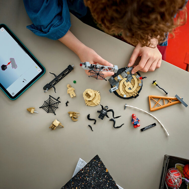 Product LEGO® Marvel Epic Battle: Spider-Man vs. Sandman (76334) image