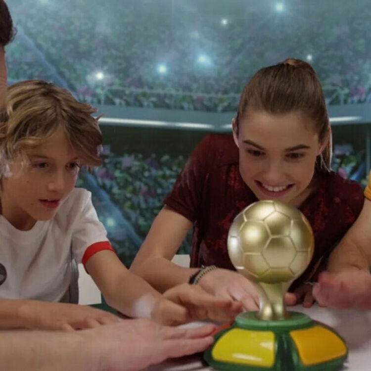 Product Επιτραπέζιο Παιχνίδι Giochi Preziosi Fanzone - Παγκόσμικο Κύπελλο (Μιλάει Ελληνικά) (FAE02000) image