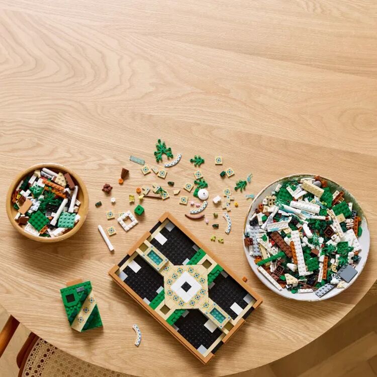 Product LEGO® Icons: Fountain Garden (10359) image