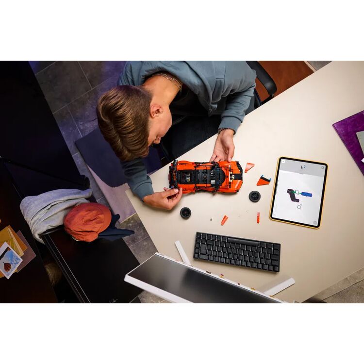 Product LEGO® Technic: Hypercar Bugatti Chiron Pur Sport (42222) image