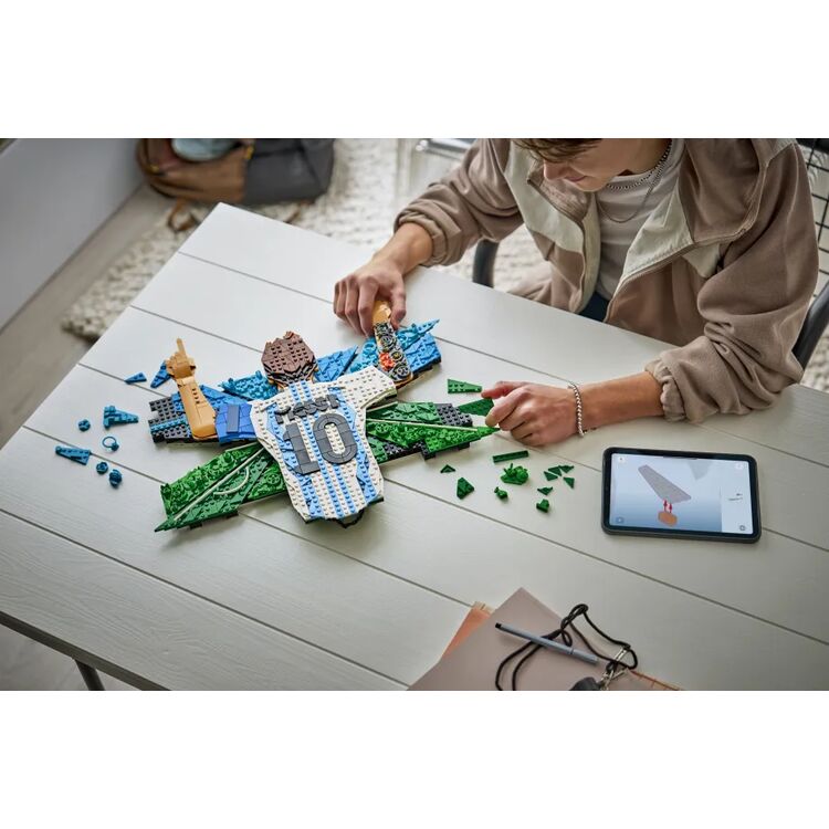 Product LEGO® Editions™: Lionel Messi – Celebration (43018) image