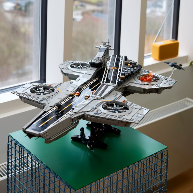 Product LEGO® Marvel: S.h.i.e.l.d. Helicarrier (76354) image