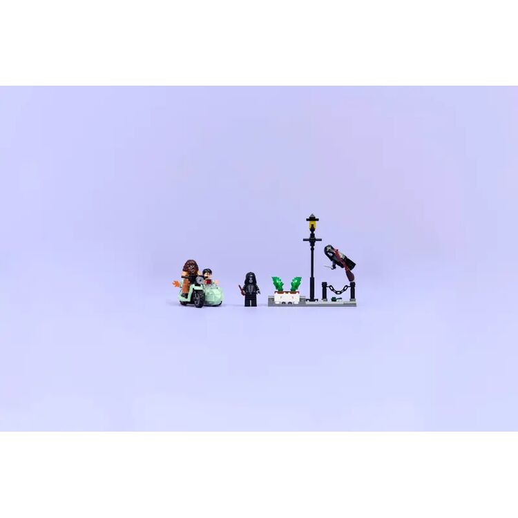 Product LEGO® Harry Potter™: Hagrid™ & Harry’s Privet Drive Escape (76459) image