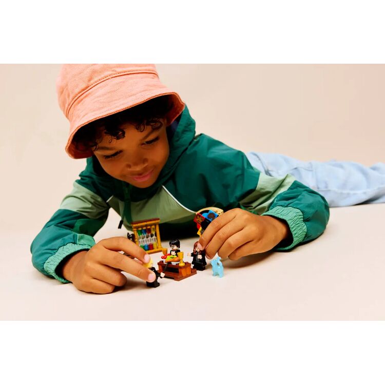 Product LEGO® Harry Potter™: Hogwarts™ Castle: Sorting Hat™ Ceremony (76460) image