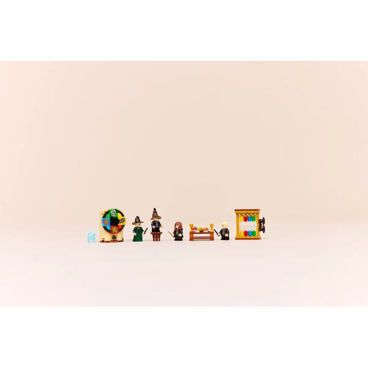 Product LEGO® Harry Potter™: Hogwarts™ Castle: Sorting Hat™ Ceremony (76460) image