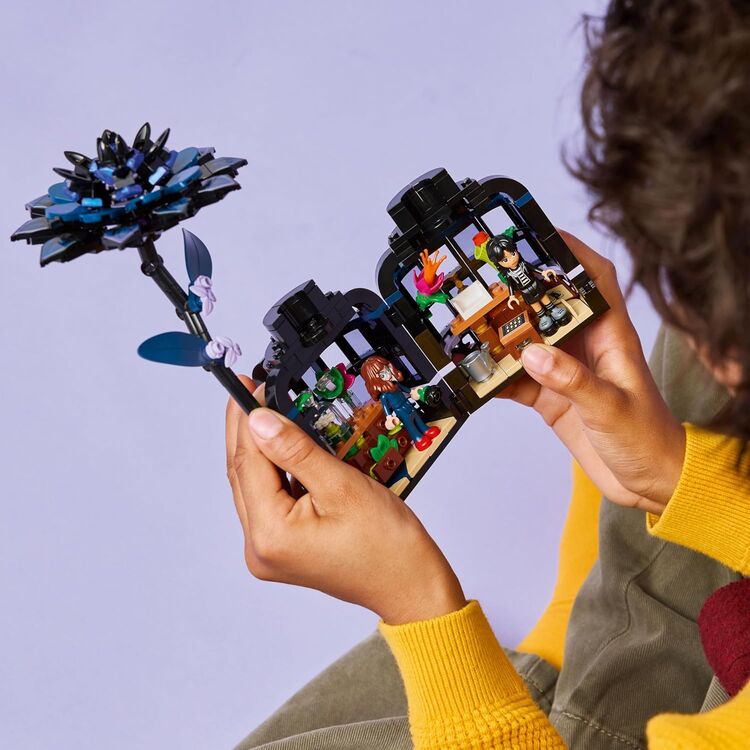 Product LEGO® Wednesday: Black Dahlia Flower (76784) image