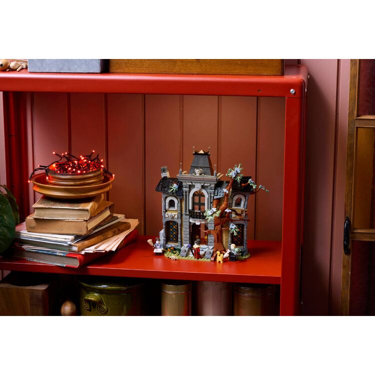 Product LEGO® Icons: Mayor Manor (11383) image