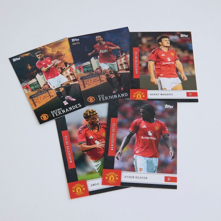 Product Topps 2025-2026 Manchester United Soccer Team Set Box image
