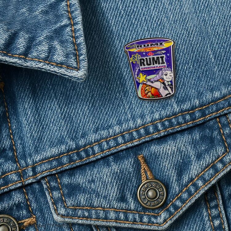 Product Καρφίτσα K- Pop Demon Hunters Rumi Superstar Flavor Noodles Pin Badge image
